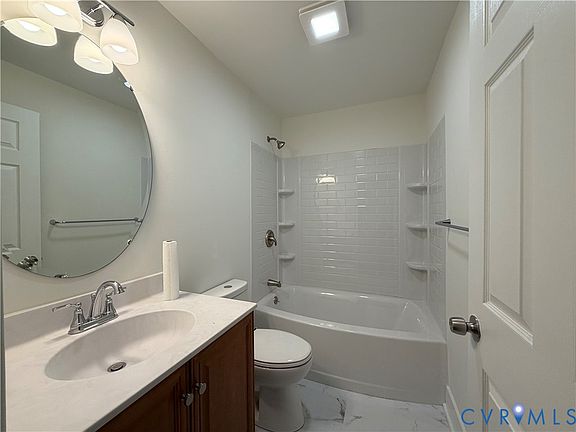 5th image of 3121 Lost Ln