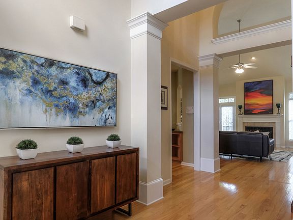 4th image of 408 Cowan Ct