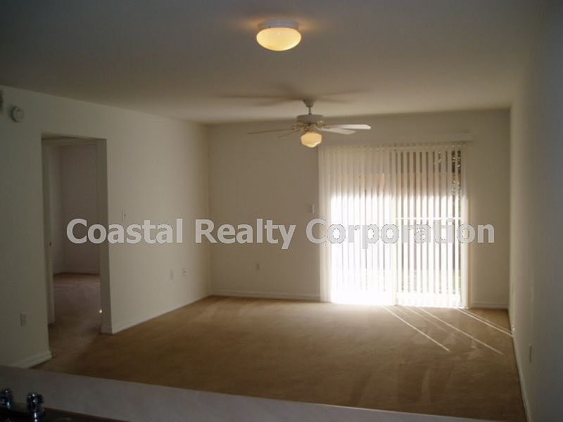 2nd image of 896 Silverwood Unit 4