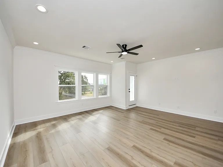 3806A Yale St — Photo 9
