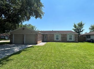 1602 Dixie Hollow St, Pearland, TX 77581