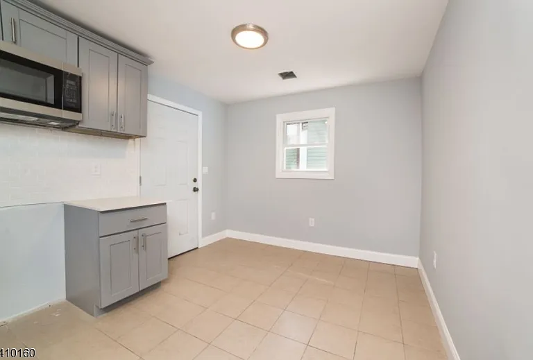 372 E Blackwell St — Photo 6