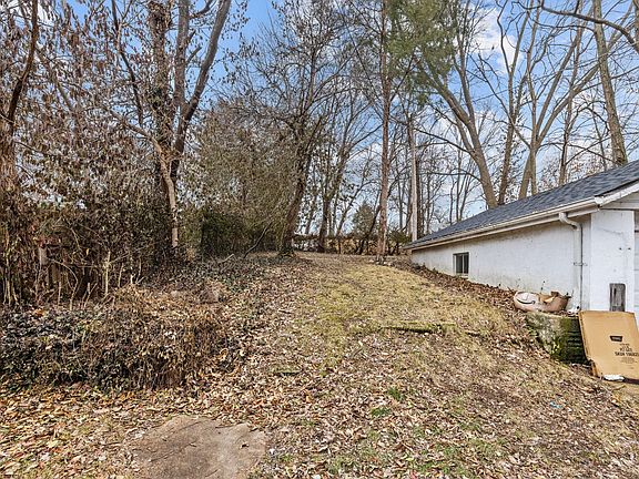 3rd image of 1514 Hawthorne Pl #A