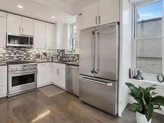 4th image of 306 W 148th St Unit Penthouse 1