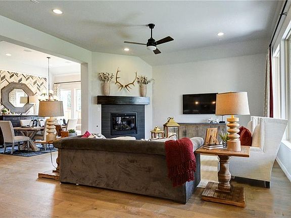5th image of 3026 Charles Dr