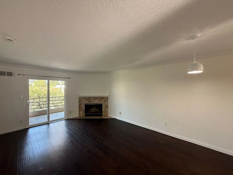 7405 Charmant Dr #2302