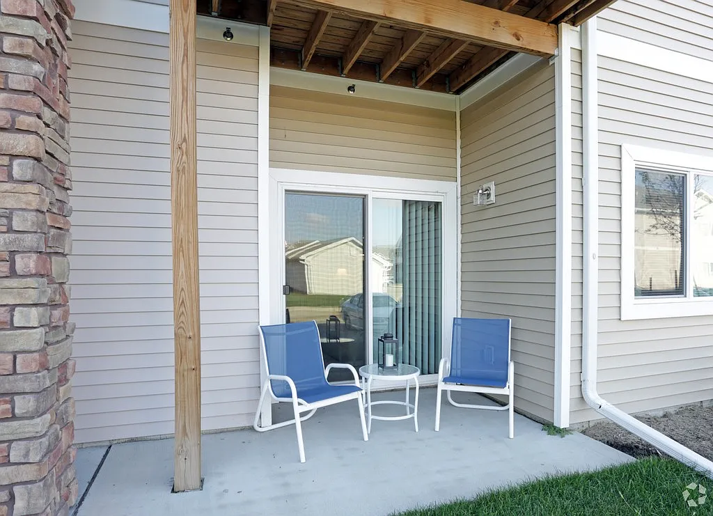 Silver Oak Condos — Photo 4