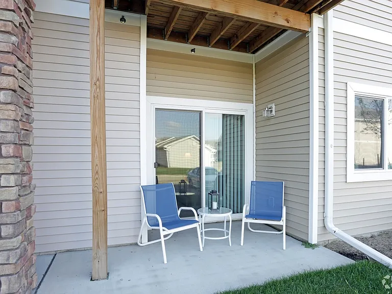 Silver Oak Condos — Photo 4