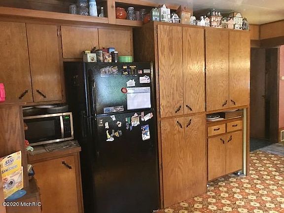 4th image of 418 Peach St
