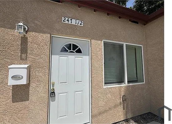 247 E Adams Blvd #B — Photo 9