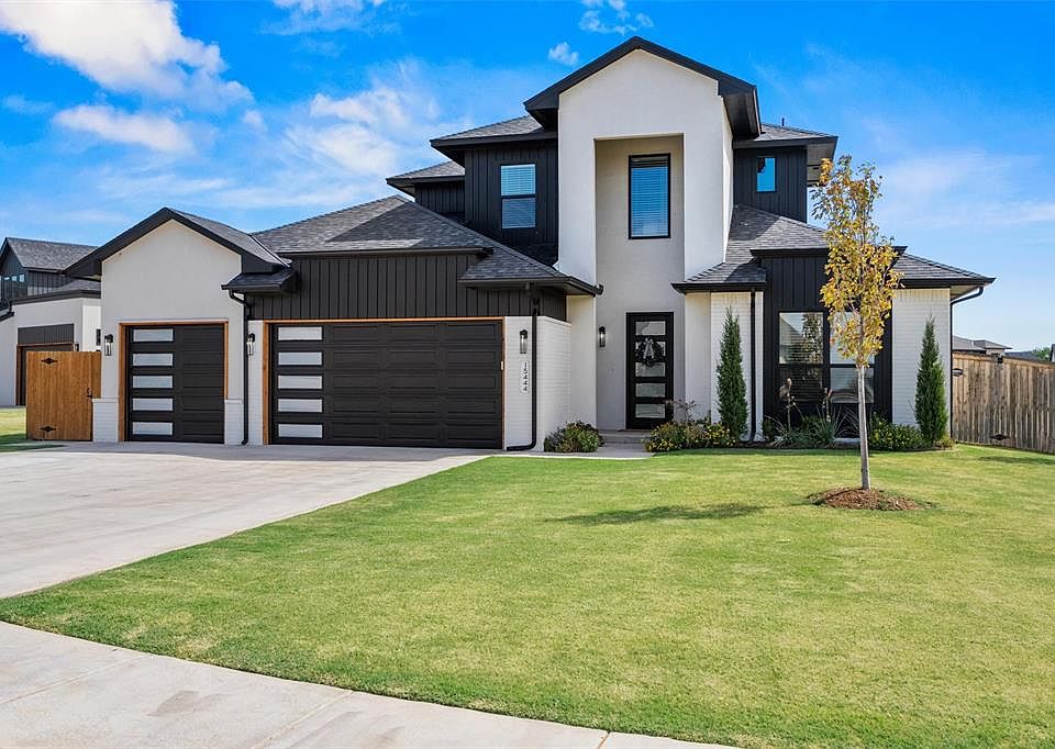 1st image of 15444 Bonita Ln