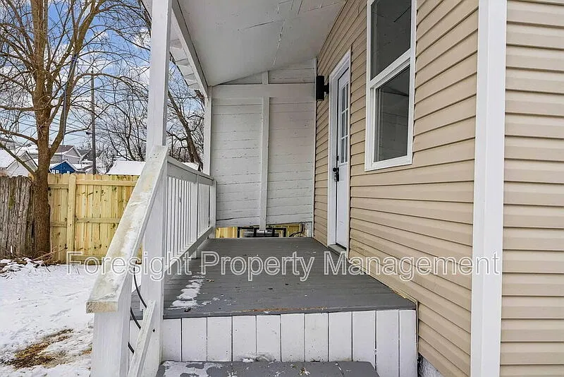 3 bed, 1.0 bath, 1076 sqft, $1,995 — Photo 4