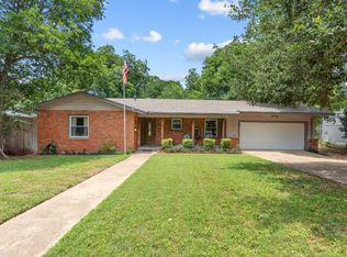 42 Shadowbrook Ln, Hurst, TX 76053