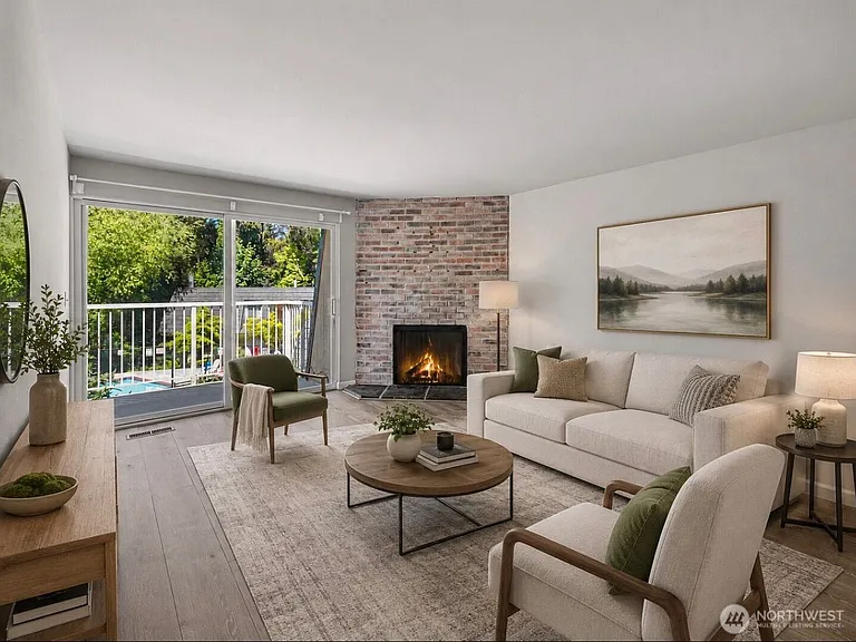 9905 NE 124th St — Photo 2