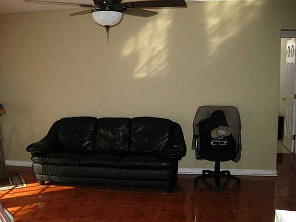 5th image of 4858 Strasbourg Pl