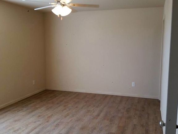 5th image of 4584 Parkwood Cir