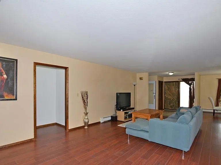 1520 W 12th St — Photo 7