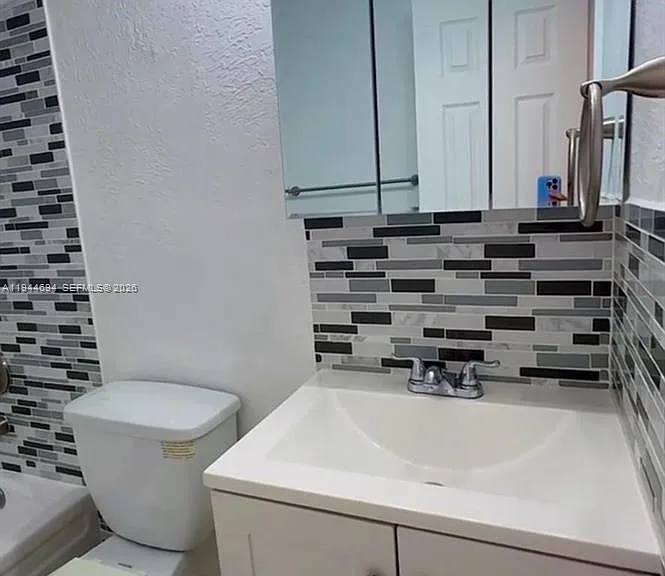 984 W 40th St #2 — Photo 16