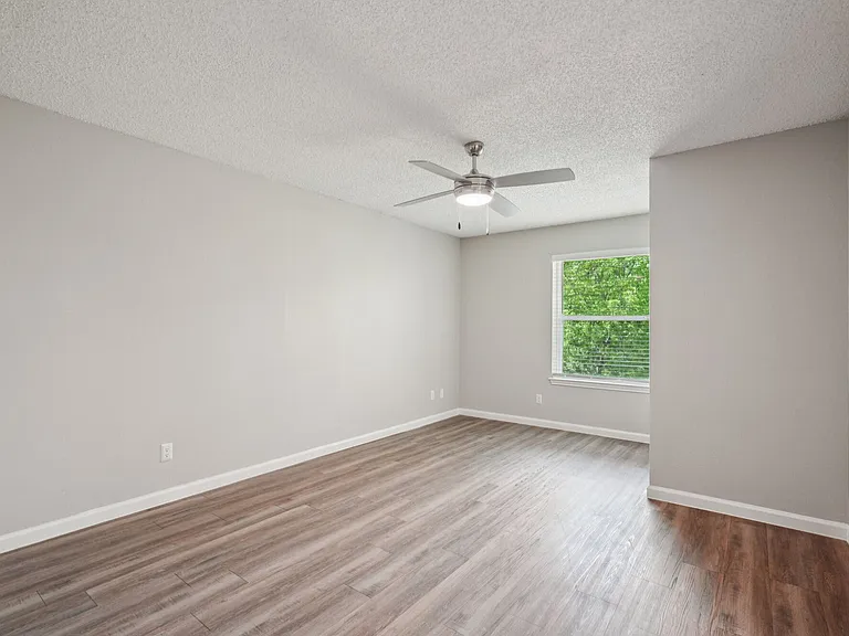 Fieldcrest Apartments — Photo 9