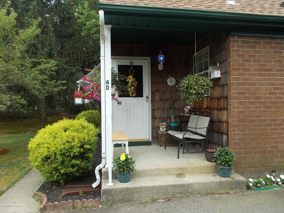 1st image of 4 Deerfield Dr #D
