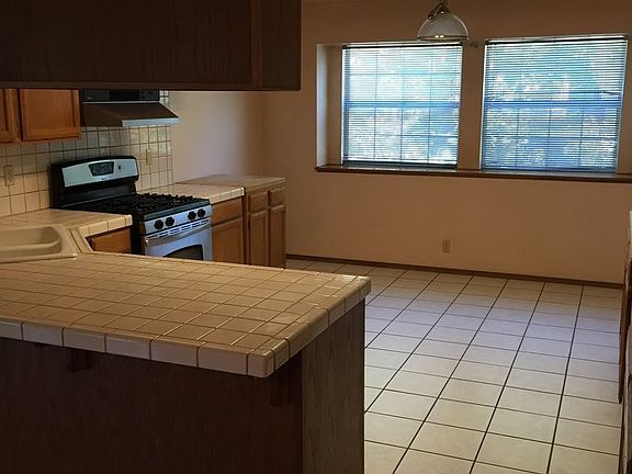 4th image of 85 Cantebury Dr