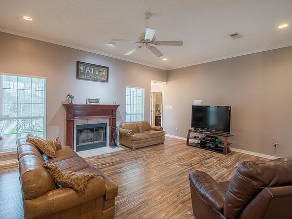 5th image of 14922 Loveless Dr