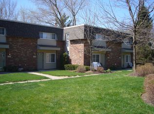 527 Longshore Dr APT B, Ann Arbor, MI