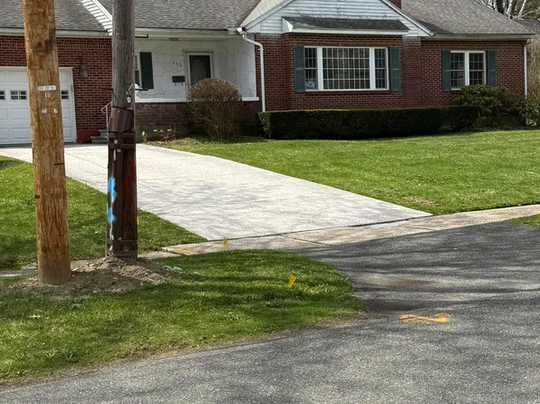 112 Sampson Pkwy, Pittsfield, MA 01201