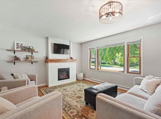 208 Hoover St, Sun Prairie, WI 53590