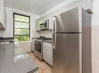 24-25 27th St #3-2, Astoria, NY 11102