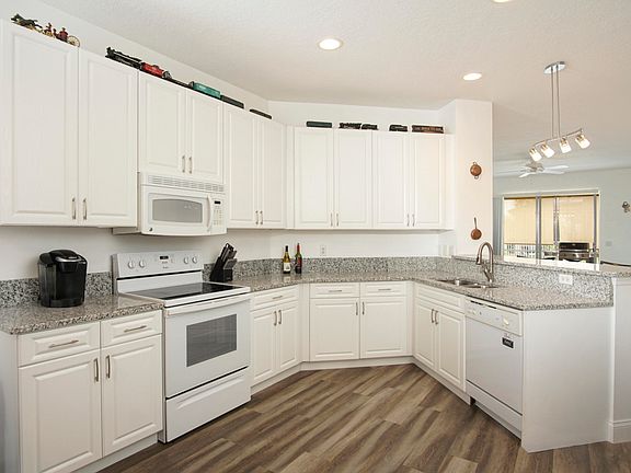 3rd image of 9704 SW Eastbrook Cir