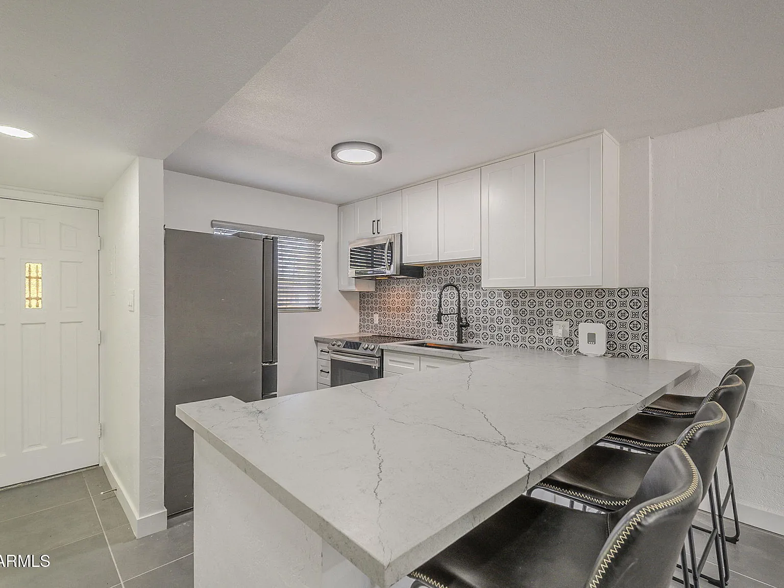 2 bed, 1.5 bath, 1039 sqft, $2,200 — Photo 2