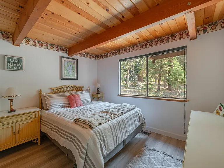 5658 Rhodesia Rd — Photo 13