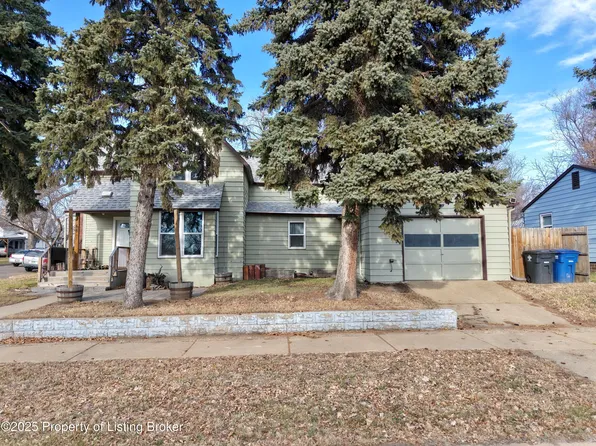 46 5th St W, Dickinson, ND 58601
