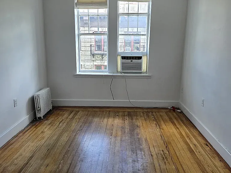 33 Bank St #27 — Photo 1