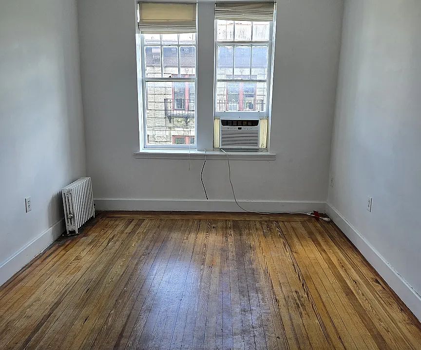 1st image of 33 Bank St APT 27