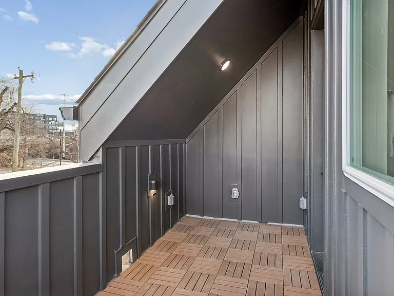 3916 Delaware Ave — Photo 33
