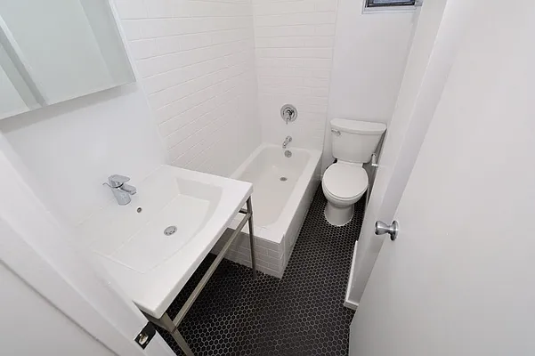 Rented by Aether Property Group | media 25