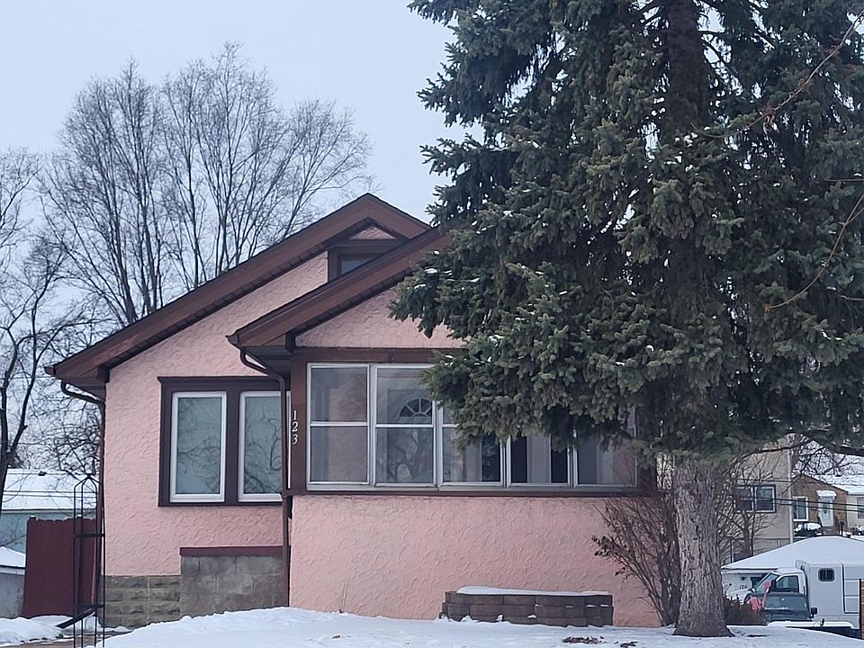 1st image of 123 10th Ave N