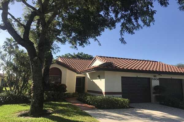 Home For Sale In Palm Chase Lakes