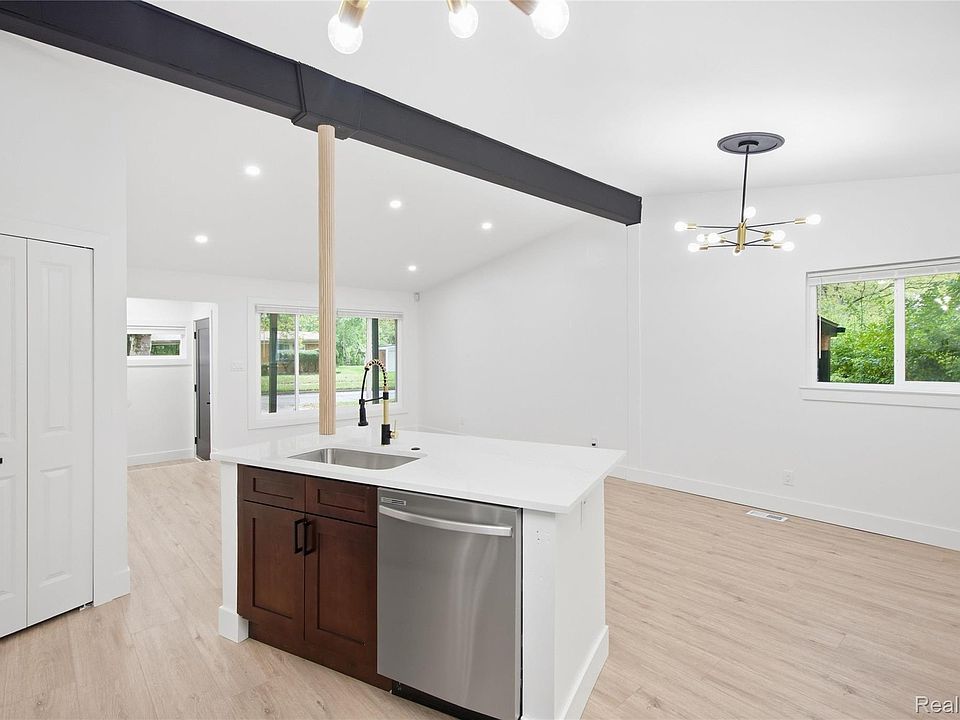 15211 Joan St, photo 9
