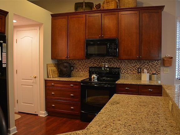 4th image of 651 Carrick Dr