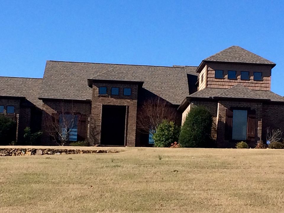 1st image of 5 Shady Oaks Dr
