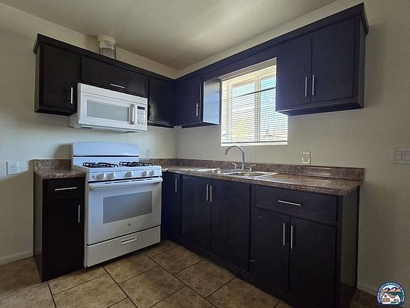 4th image of 942 E St #3