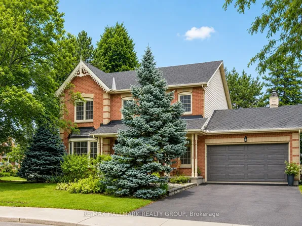 21 Delamere Dr, Ottawa, ON K2S 1G7