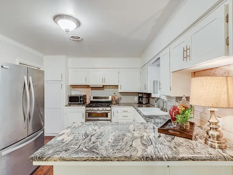 2515 Sherwood St — Photo 16