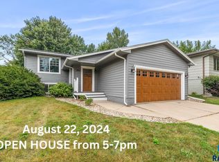 2913 S Pepper Ridge Ave, Sioux Falls, SD 57103