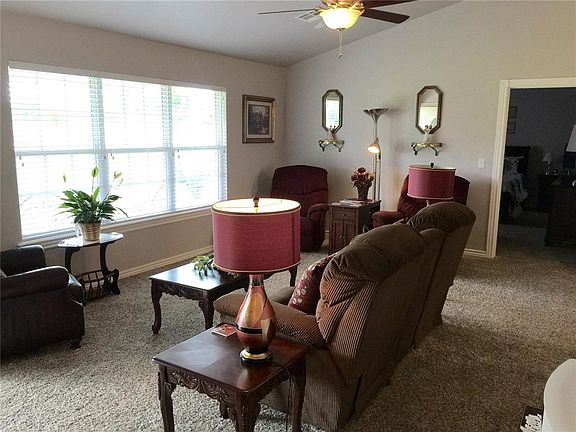 3rd image of 200 E Lakeview Dr