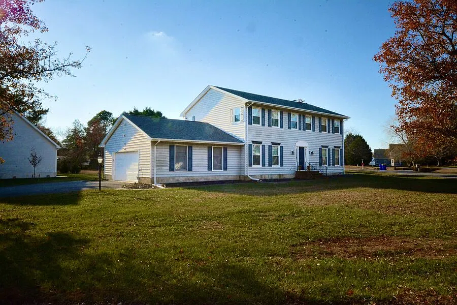 4 bed, 3000 sqft, $2,900 — Photo 2