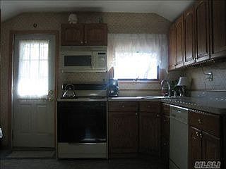 4th image of 499 Silver Ln
